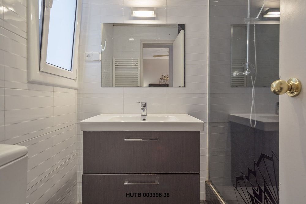 Alcam Classic Urgell City Apartment, 3 Bedrooms 7