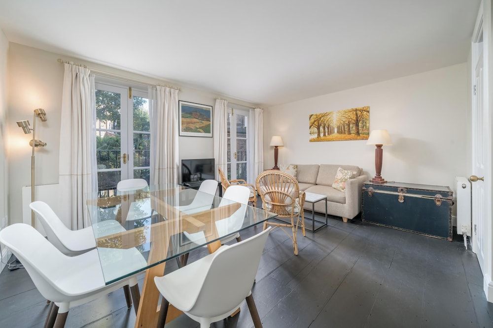 undefined JOIVY Modern 2 bed flat in Central London, sleeps 6 7