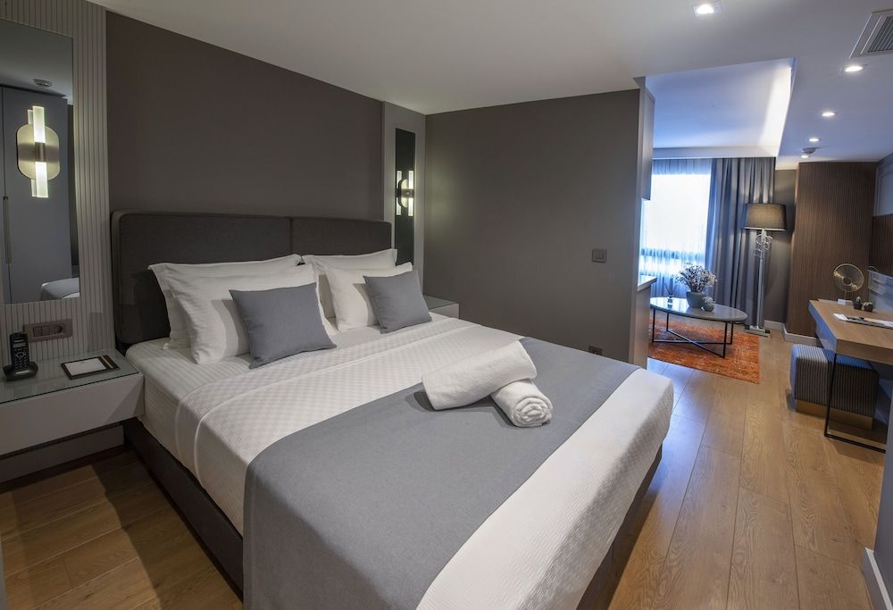 undefined Valente Suites & Hotel