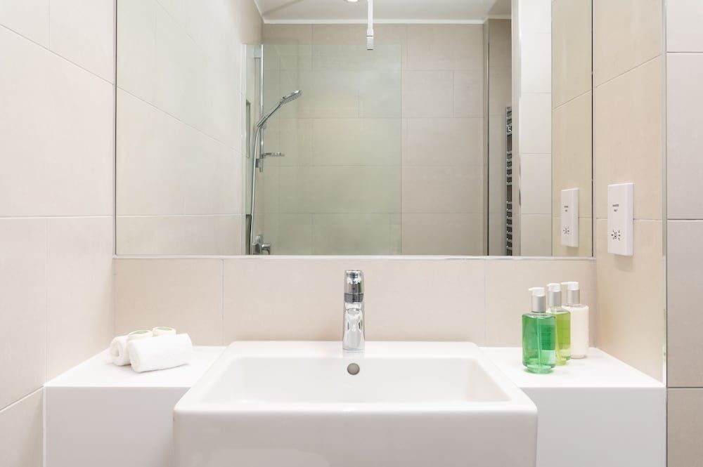 The Lincoln Suites Studio - No Window 5