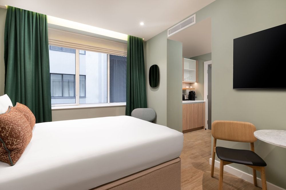 undefined The Lincoln Suites 4