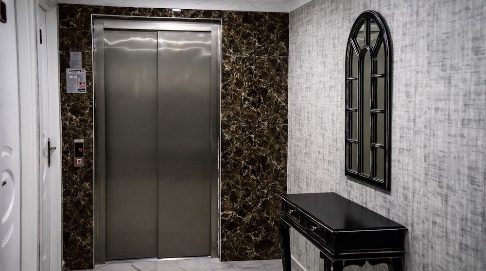 Room Service - Dining