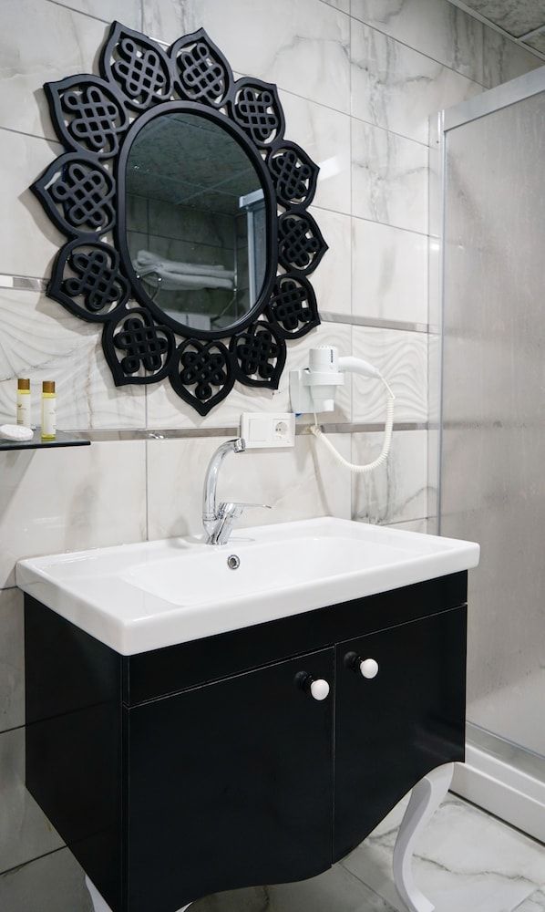 Cnr Inci Hotel Deluxe Double or Twin Room 8