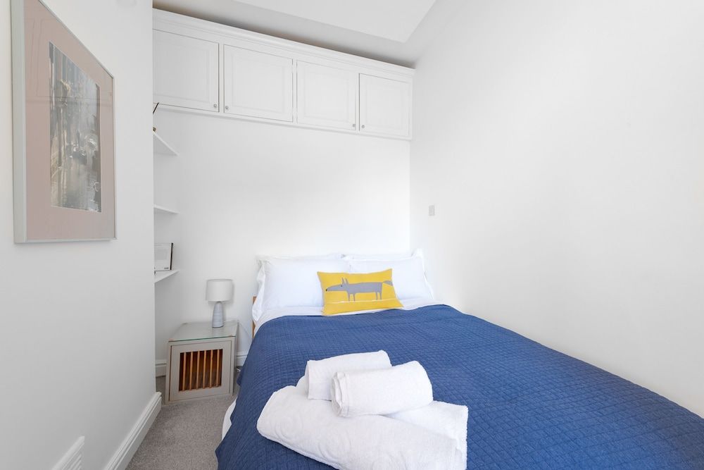 Bright two Bedroom Flat in Fashionable Fulham by Underthedoormat Family Apartment (2 Bedrooms) 3