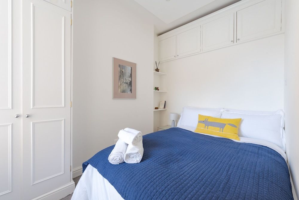 Bright two Bedroom Flat in Fashionable Fulham by Underthedoormat Family Apartment (2 Bedrooms) 5