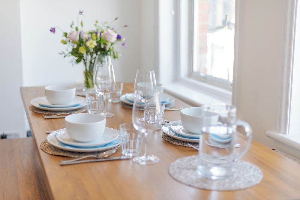 undefined Bright two Bedroom Flat in Fashionable Fulham by Underthedoormat 4