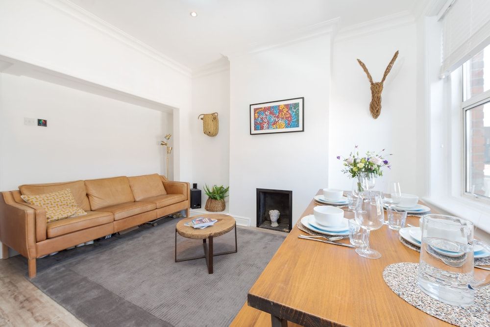 undefined Bright two Bedroom Flat in Fashionable Fulham by Underthedoormat 8
