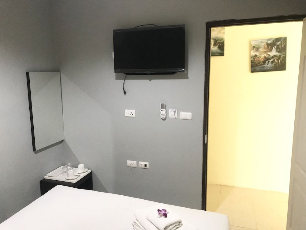 undefined Harry's Residence 8