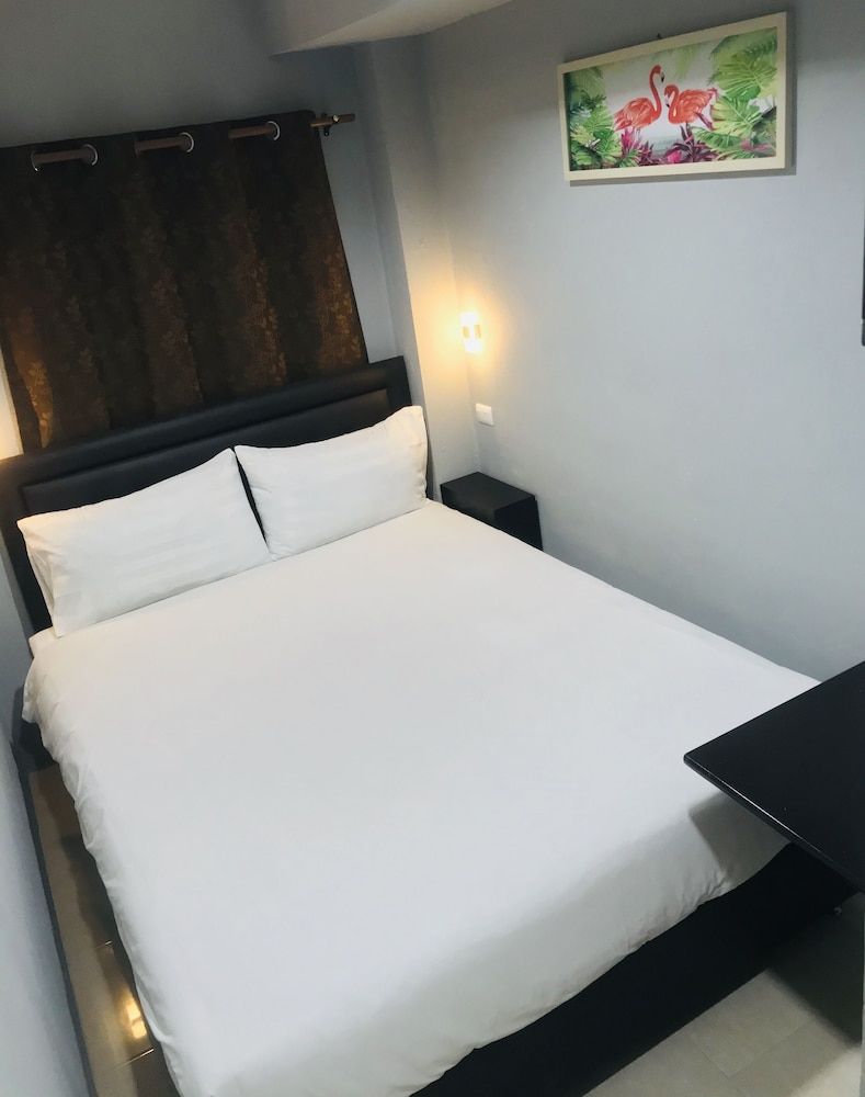 undefined Harry's Residence 2