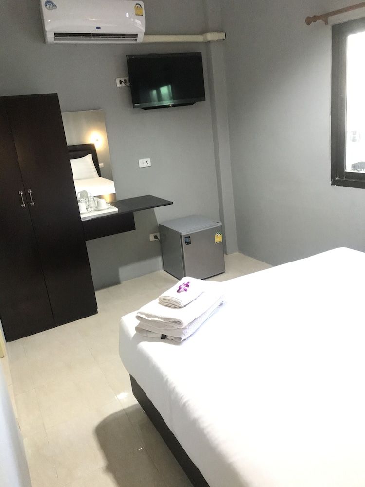 undefined Harry's Residence 3