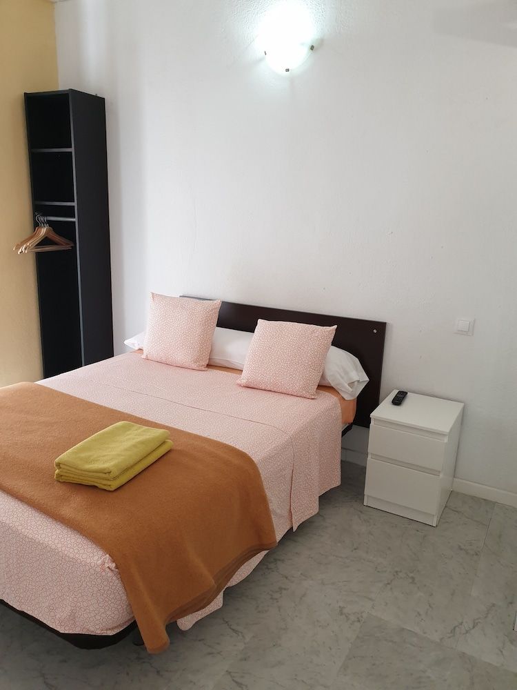 Hostal Plaza Luna Economy Double Room, 1 Double Bed 4