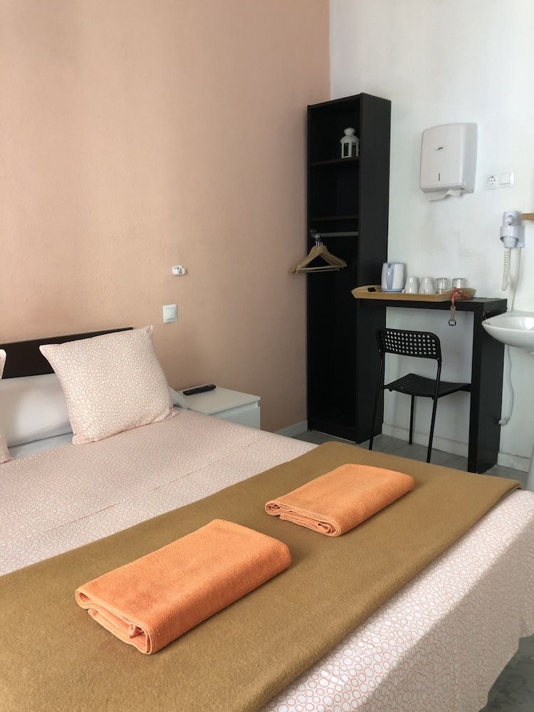 Hostal Plaza Luna Economy Double Room, 1 Double Bed 3