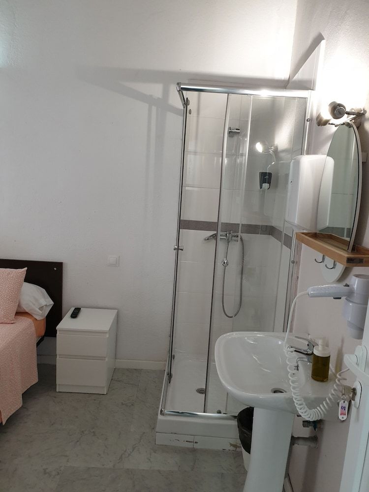 Hostal Plaza Luna Economy Double Room, 1 Double Bed 11