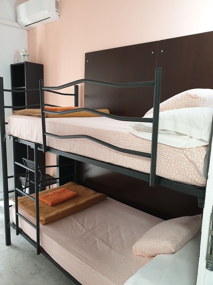 Hostal Plaza Luna Economy Twin Room 2