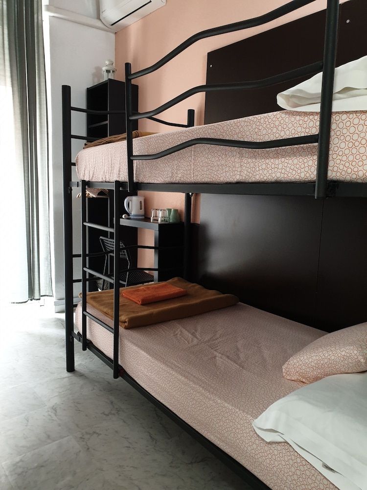 Hostal Plaza Luna Economy Twin Room 3