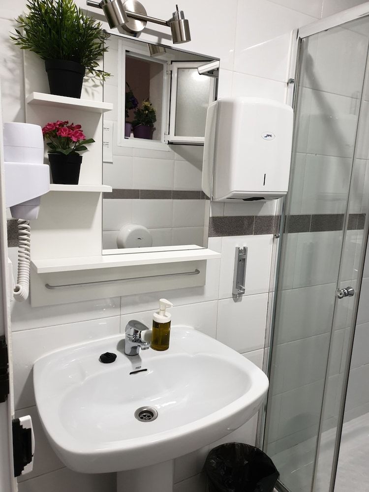 Hostal Plaza Luna Economy Single Room 5