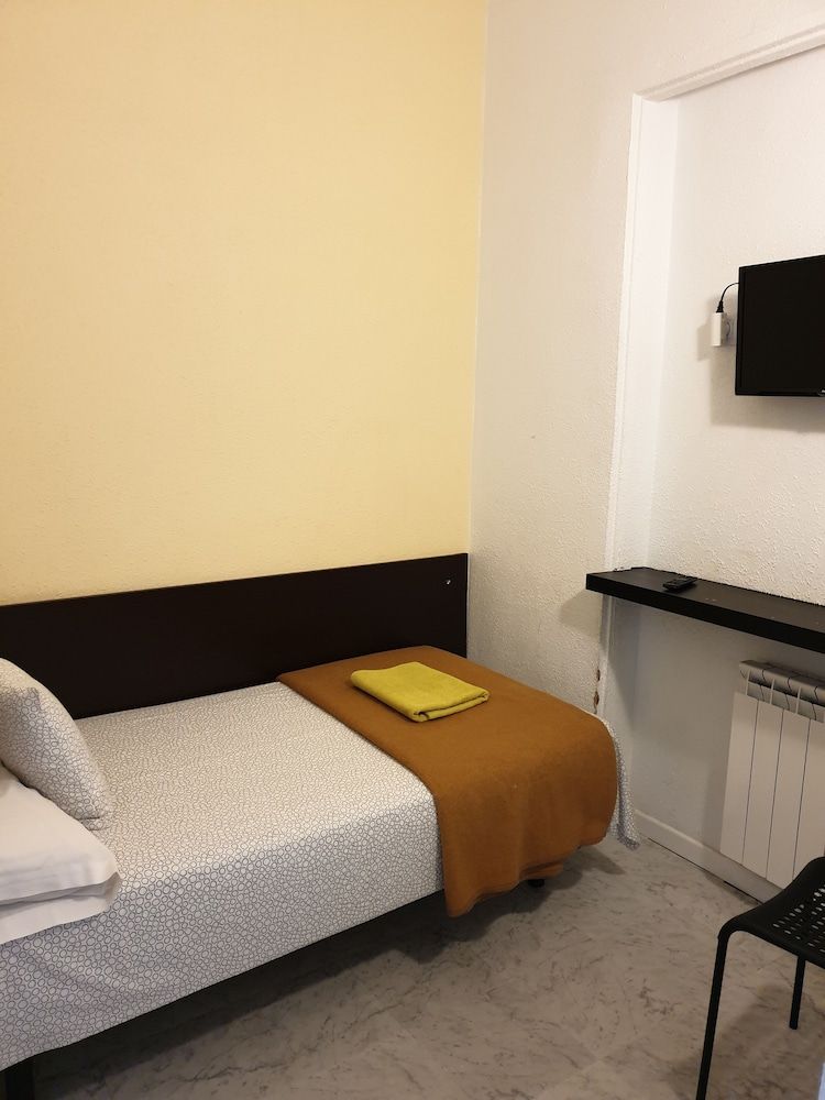 undefined Hostal Plaza Luna 3
