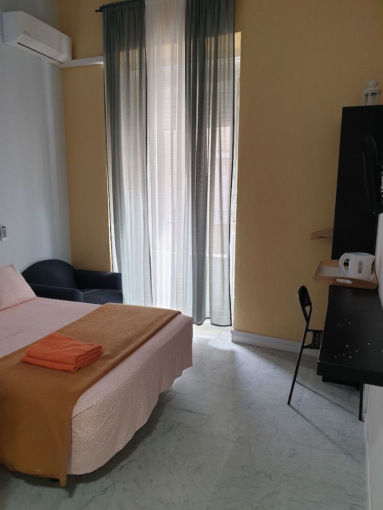 Hostal Plaza Luna Economy Double Room, 1 Double Bed 13