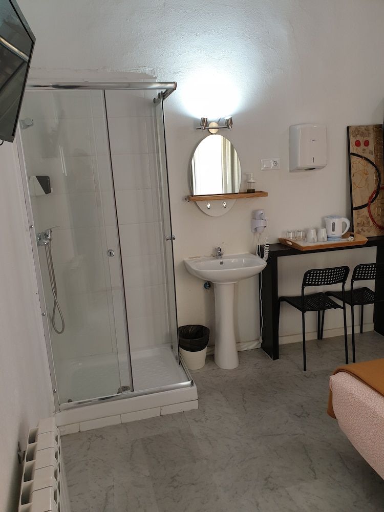 Hostal Plaza Luna Economy Double Room, 1 Double Bed 15