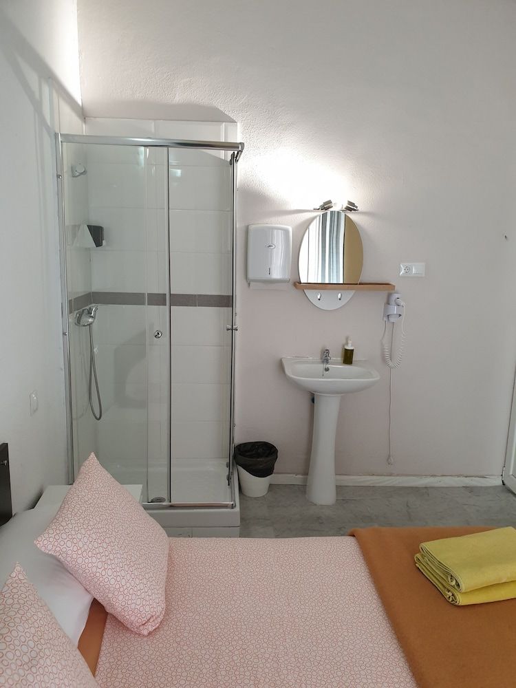 Hostal Plaza Luna Economy Double Room, 1 Double Bed 10