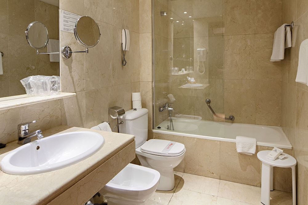 undefined Hotel Atlantis 3