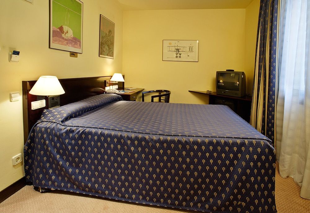 undefined Hotel Atlantis 4