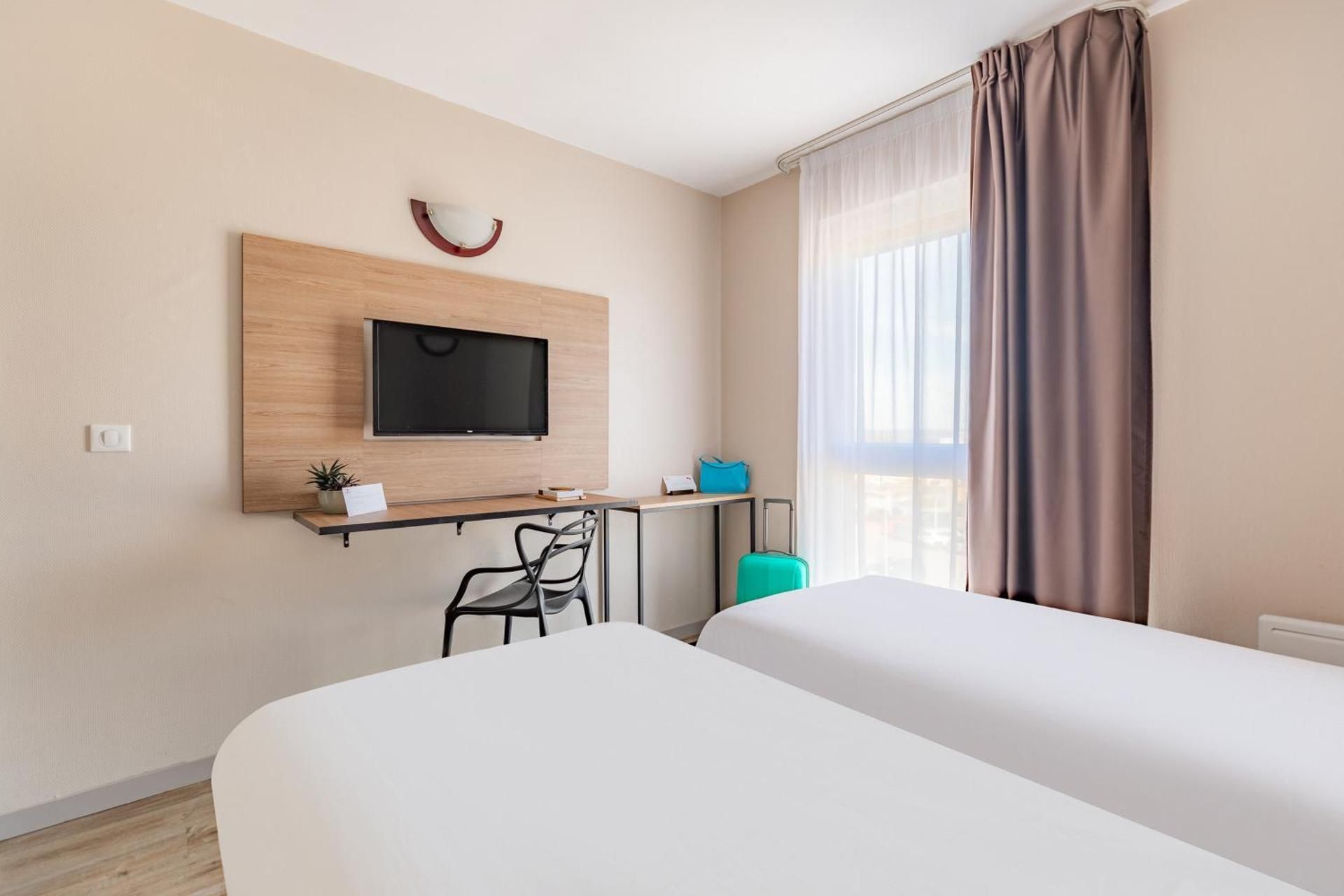 Superior Twin Studio