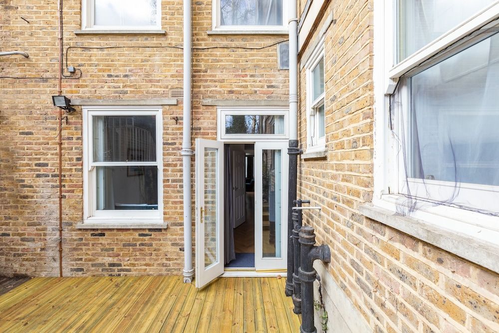 Beautiful 2 Bedroom Garden flat City Villa 30