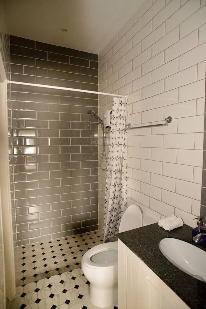 196 Oldtown Chic Economy Room, 1 Queen Bed, Non Smoking 12