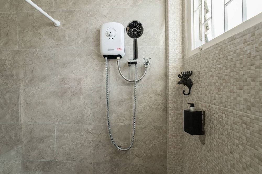 196 Oldtown Chic Comfort Room 11