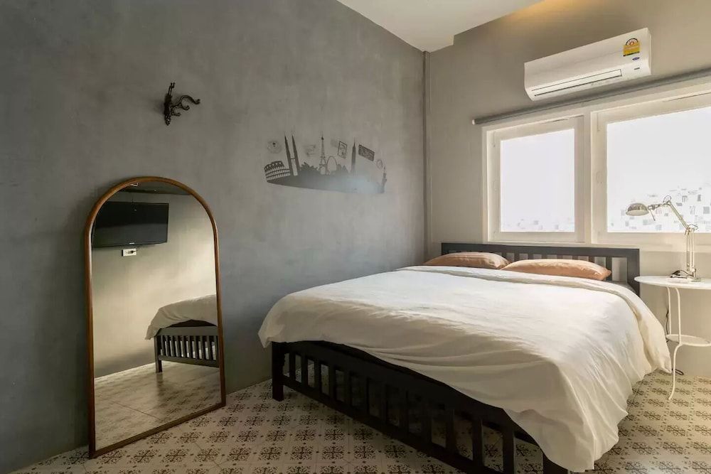 undefined 196 Oldtown Chic 9