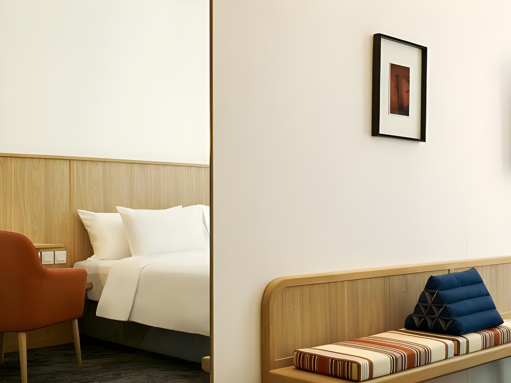 Roomy King Courtyard