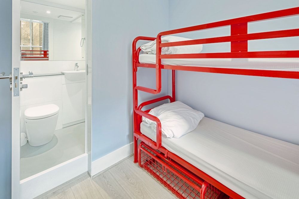 Astor Kensington Hostel Private Triple Room Ensuite 2