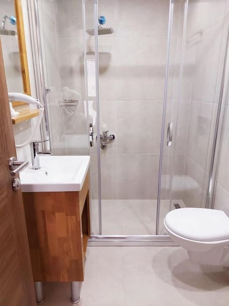 Sultan Hamit Hotel Economy Double or Twin/Basement Floor Budget Room 11