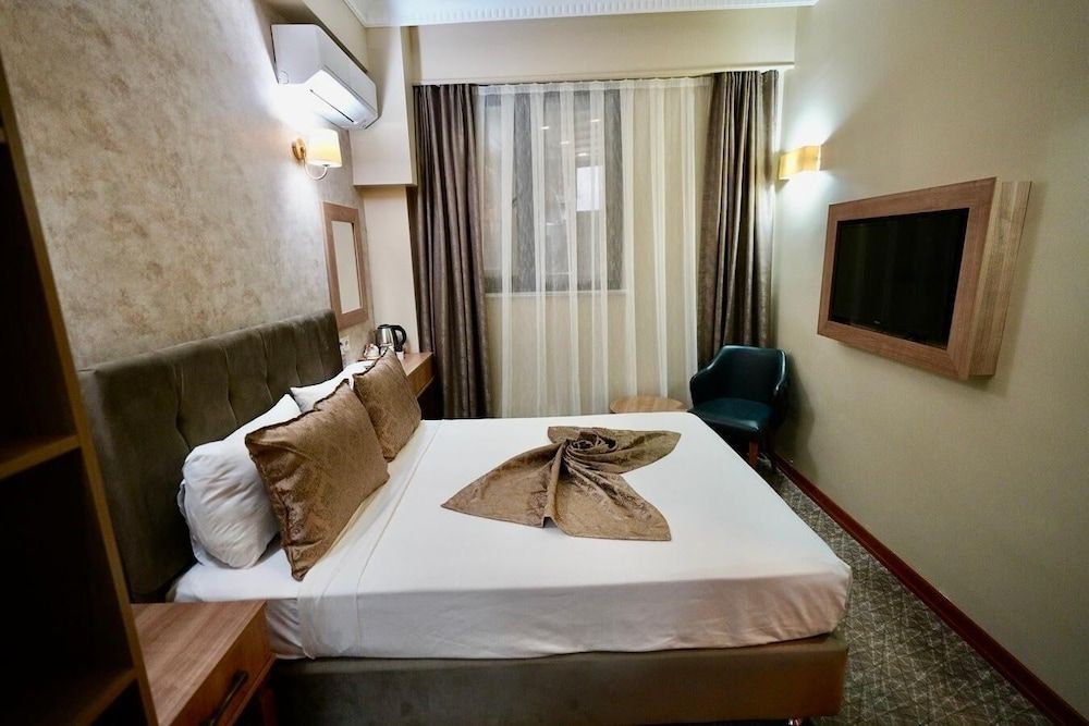 Sultan Hamit Hotel Economy Double or Twin/Basement Floor Budget Room 9