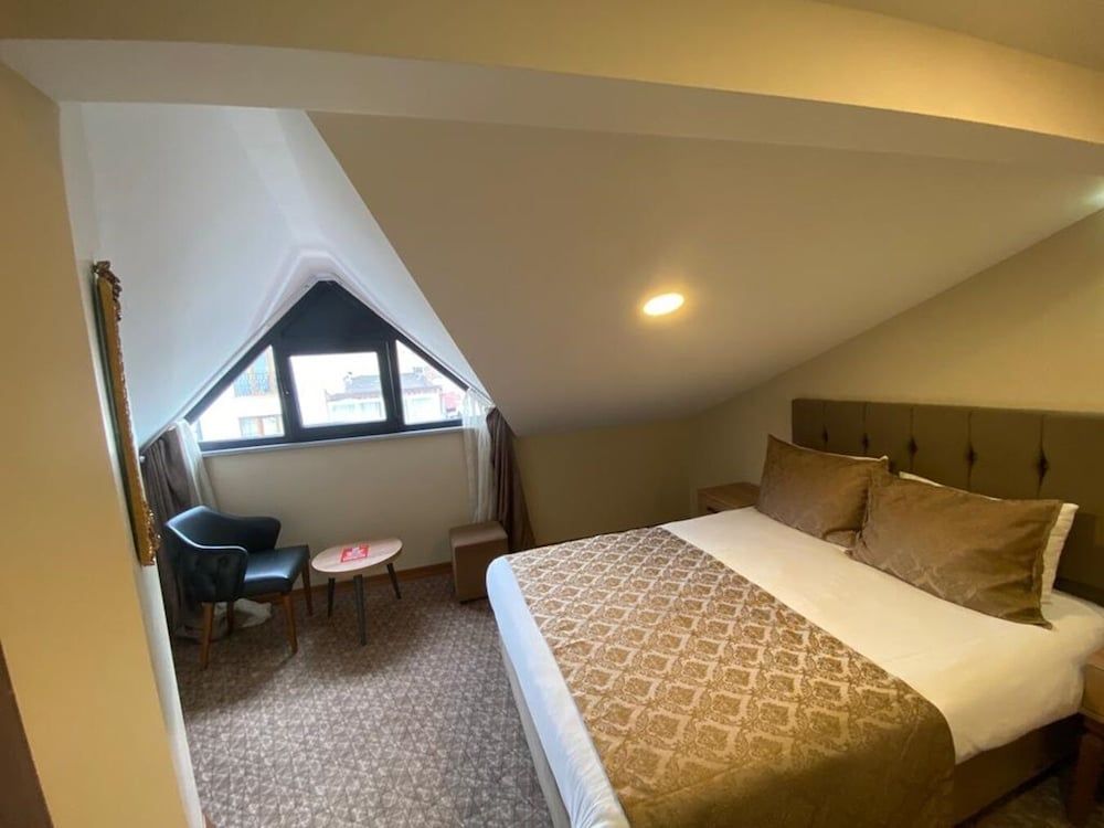 Sultan Hamit Hotel Economy Double or Twin/Basement Floor Budget Room 4