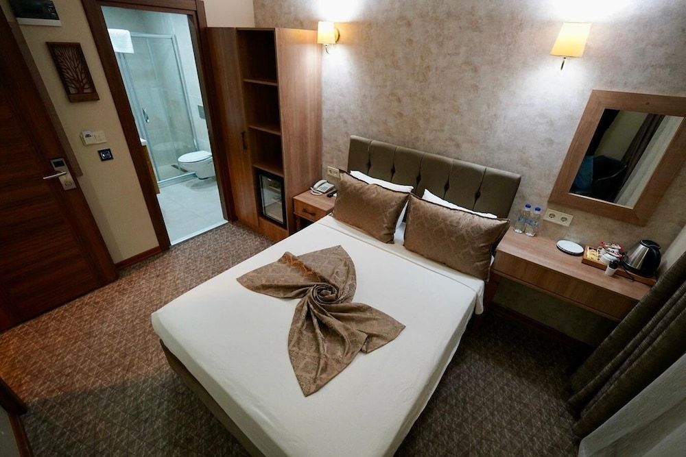 Sultan Hamit Hotel Economy Double or Twin/Basement Floor Budget Room 2