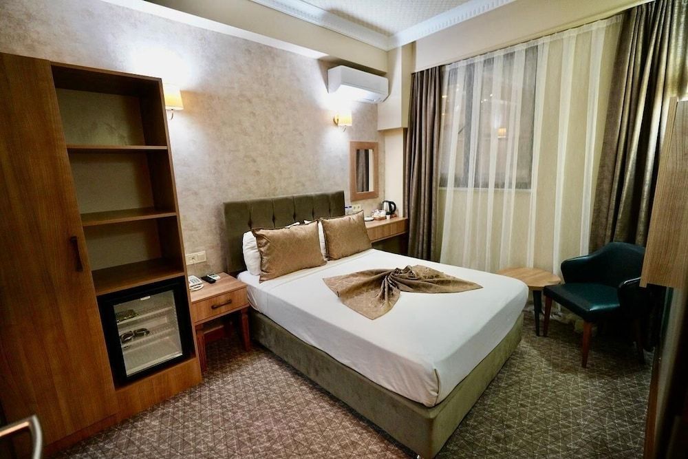 Sultan Hamit Hotel Economy Double or Twin/Basement Floor Budget Room 7