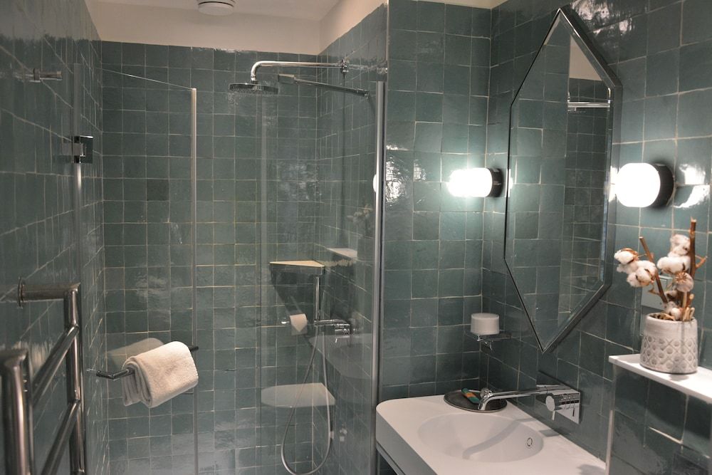 Le Katorze Hôtel Basic Double Room 9