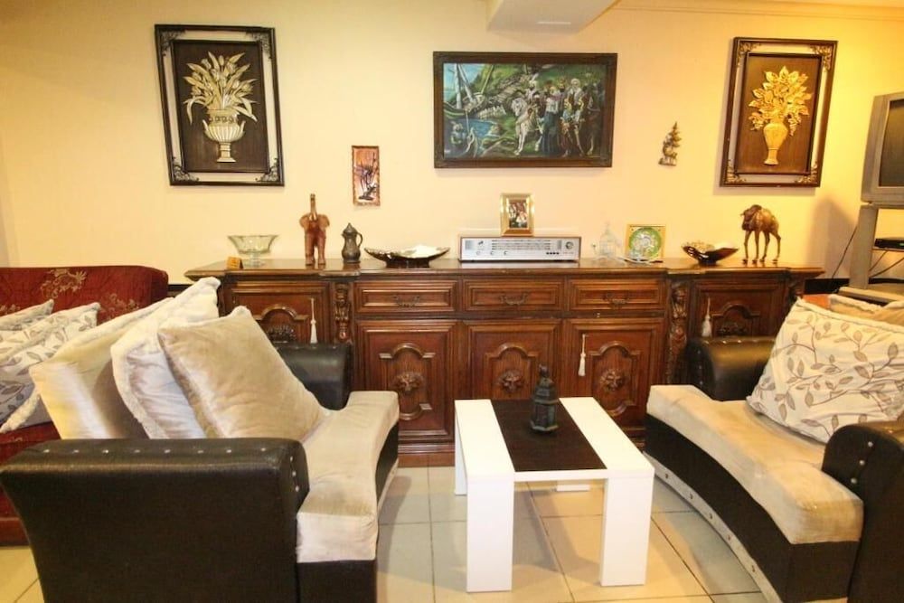 undefined Butique House 7