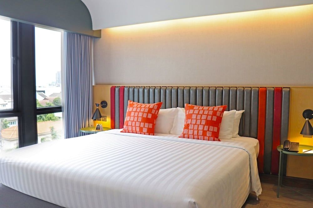 The Quarter Onnut by UHG Superior Room, 1 King Bed 4