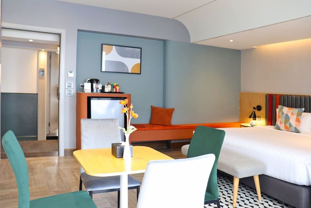 undefined The Quarter Onnut by UHG 3