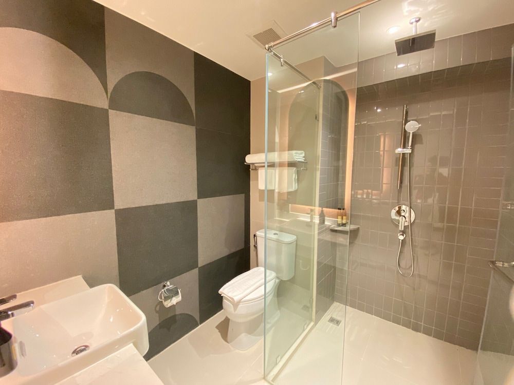 undefined The Quarter Onnut by UHG 10