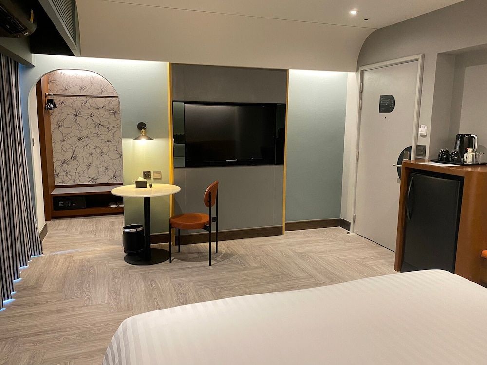 undefined The Quarter Onnut by UHG 9