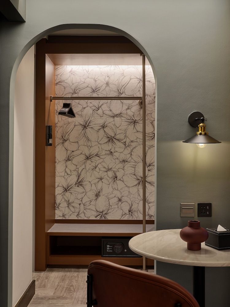 undefined The Quarter Onnut by UHG 6