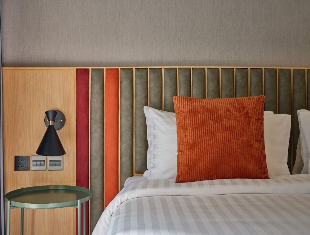 The Quarter Onnut by UHG Superior Room, 1 King Bed 3