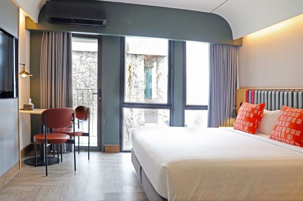 undefined The Quarter Onnut by UHG 2