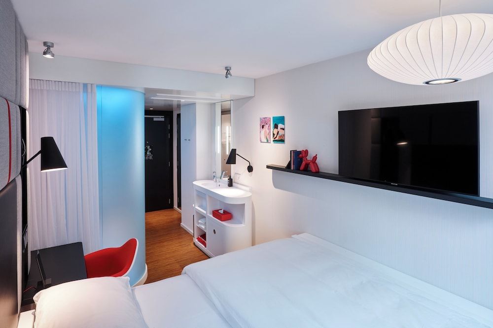 citizenM Paris Champs-Élysées Room, 1 King Bed 2