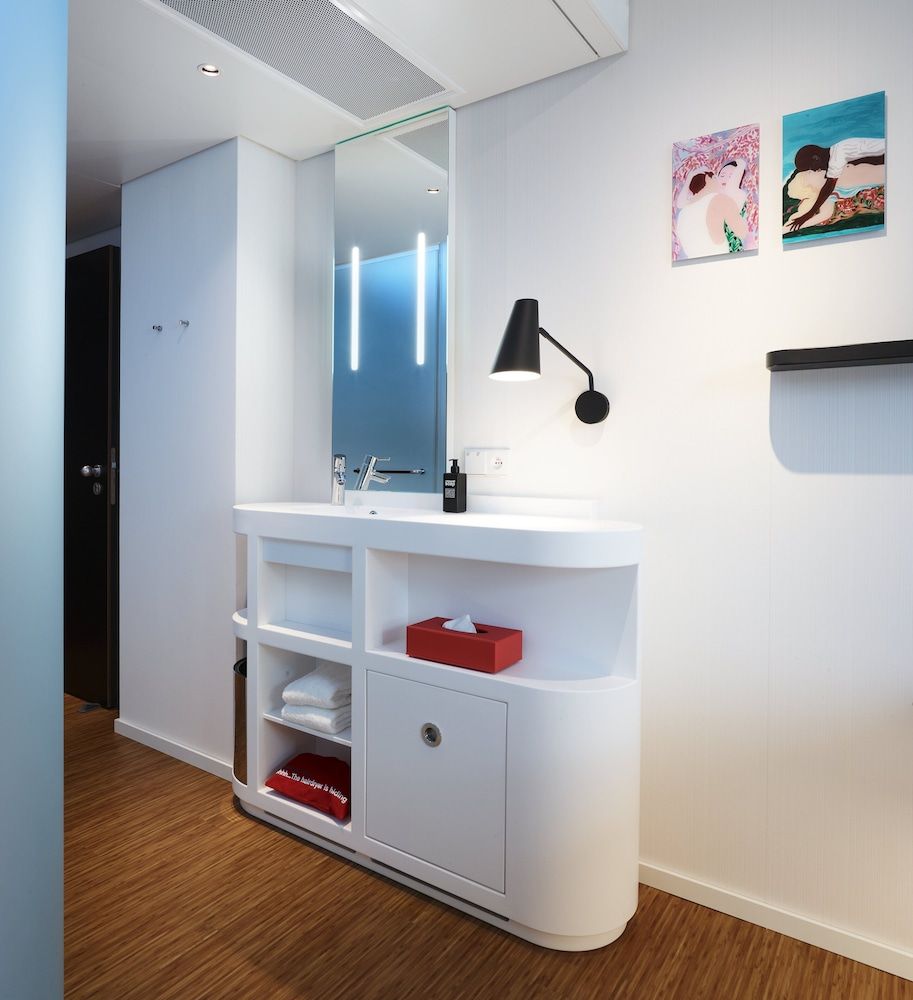 citizenM Paris Champs-Élysées Room, 1 King Bed 9