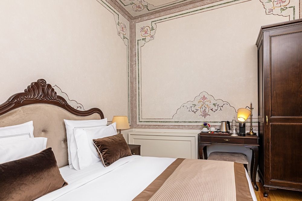 undefined Meroddi Barnathan Hotel 5